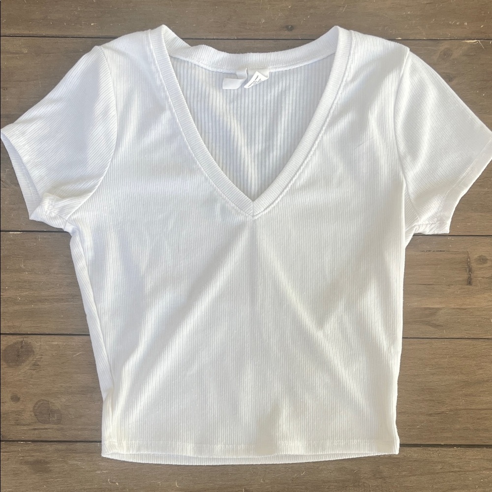 Tilly's White Ribbed V-Neck Short Sleeve Tee